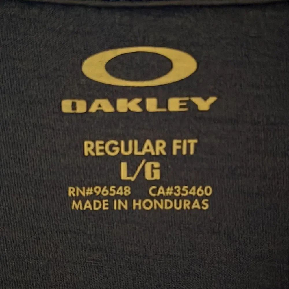 Oakley brand t-shirt for sale, size Large - Picture 2 of 3
